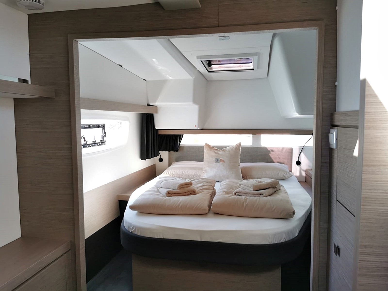 Fountaine Pajot Isla 40, Ninoa | Yacht Charter Croatia