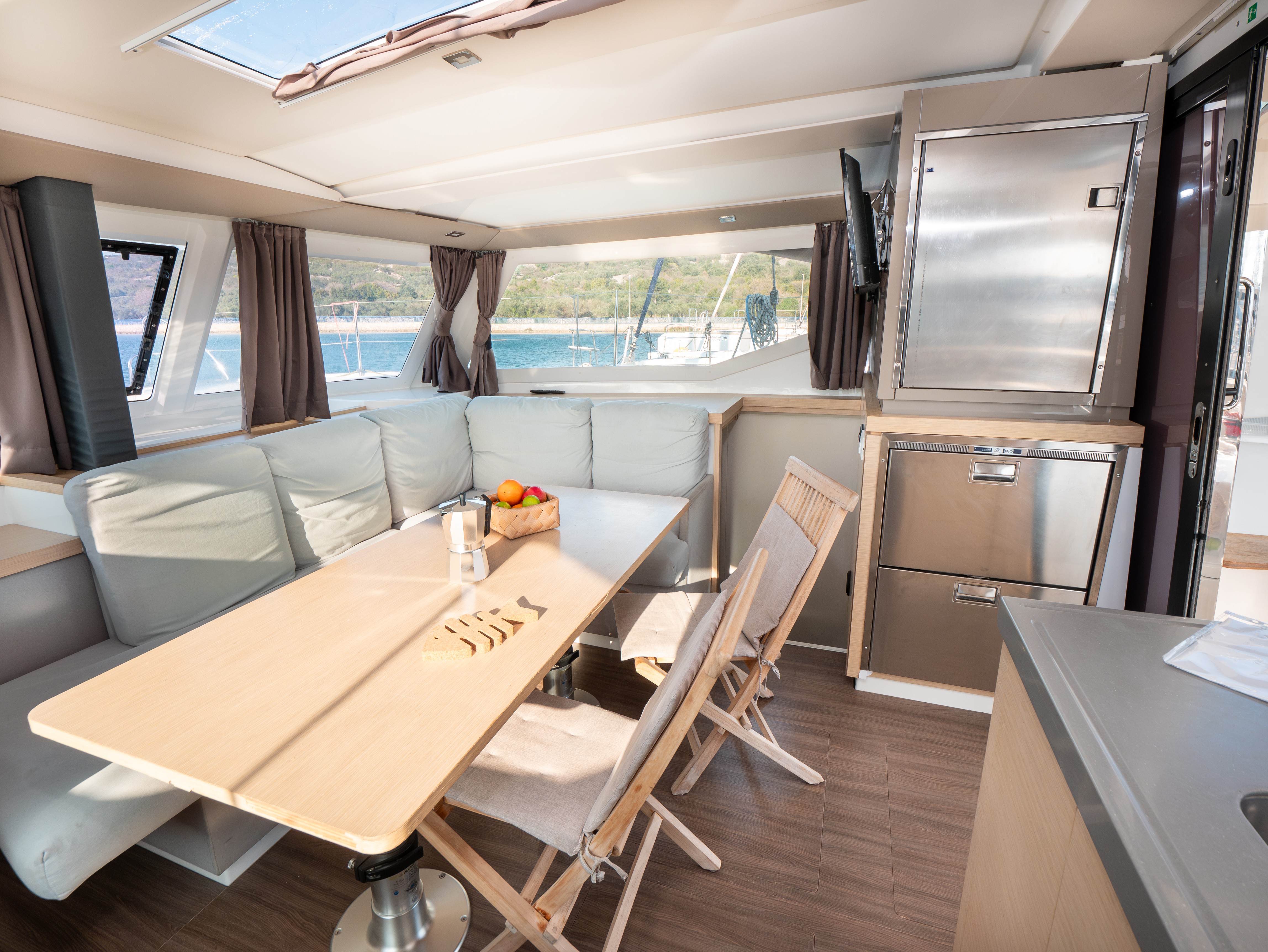 Fountaine Pajot Lucia 40, Luce | Noleggio di Yacht Croazia