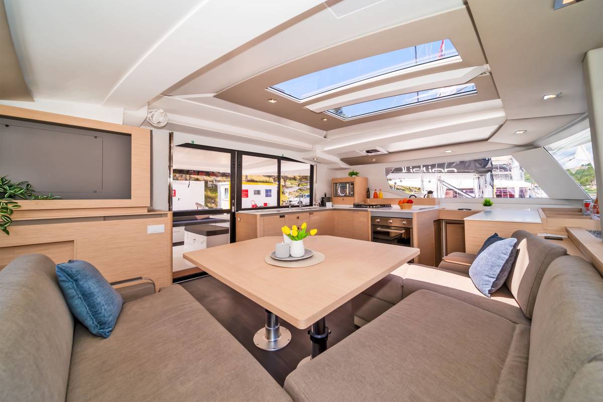 Fountaine Pajot Tanna 47, First Life | Noleggio di Yacht Croazia