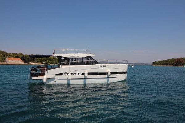 Futura 36, Tofino | Yacht Charter Croatia
