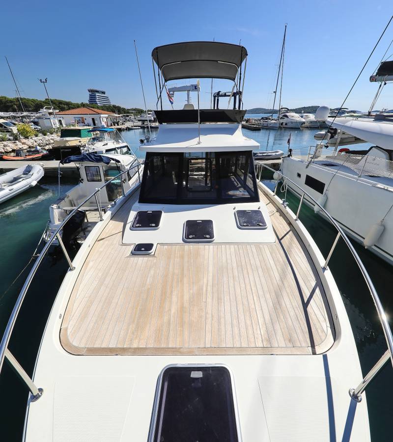 Futura 40 Grand Horizon, Batu | Yacht Charter Croatia