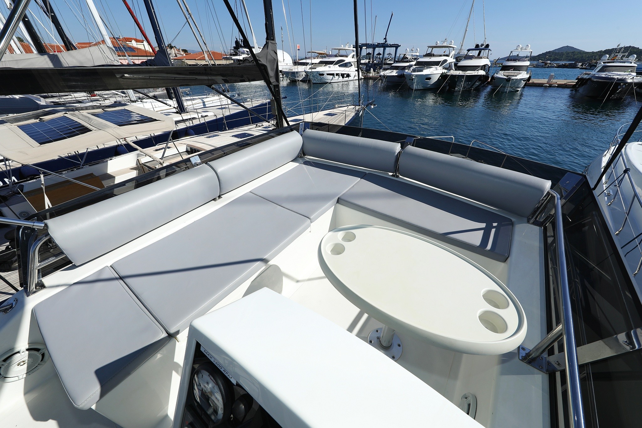 Futura 40 Grand Horizon, Nanda | Yacht Charter Croatia