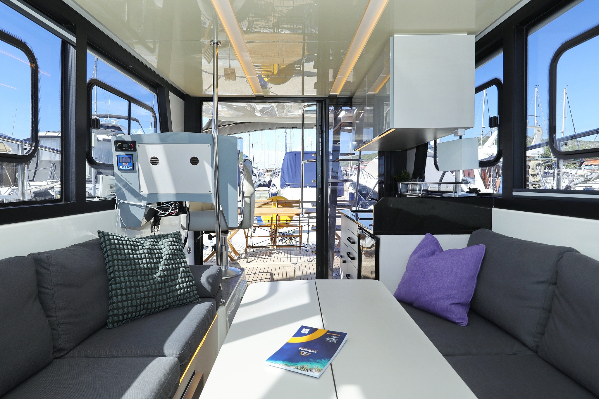 Futura 40 Grand Horizon, Nanda | Yacht Charter Croatia