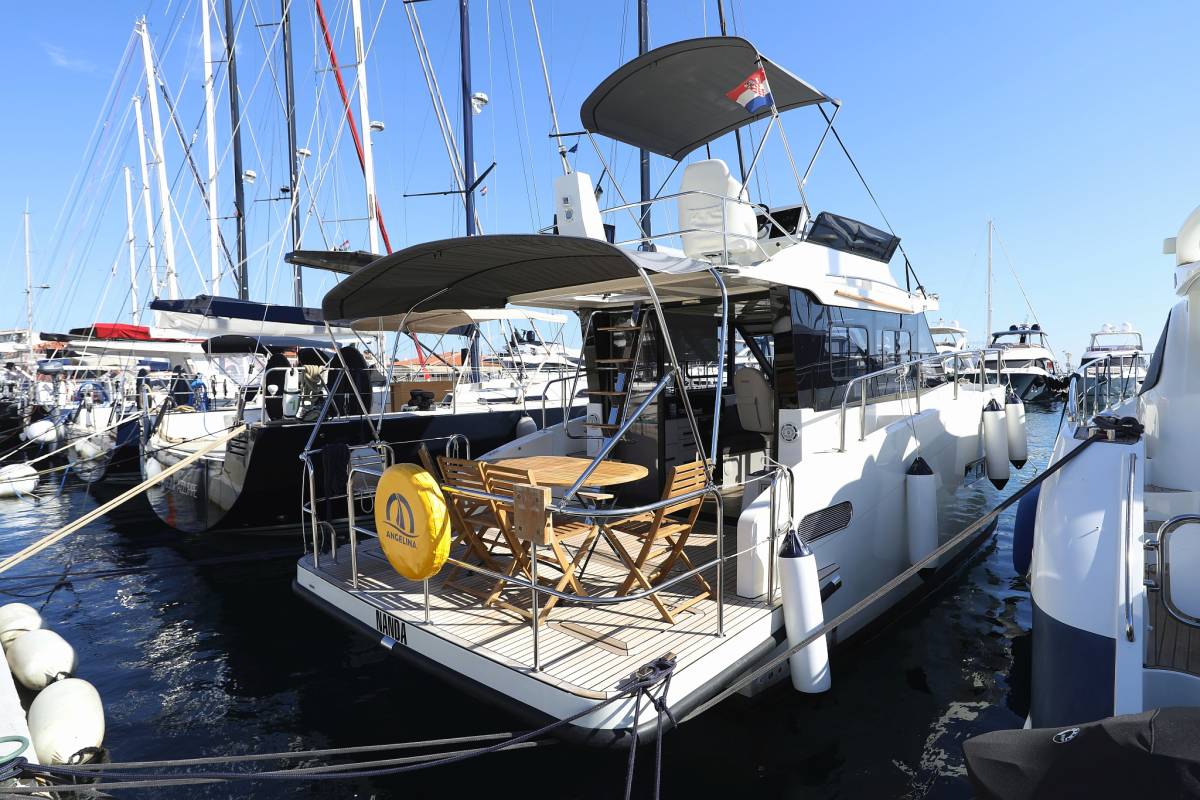 Futura 40 Grand Horizon, Nanda | Yacht Charter Croatia