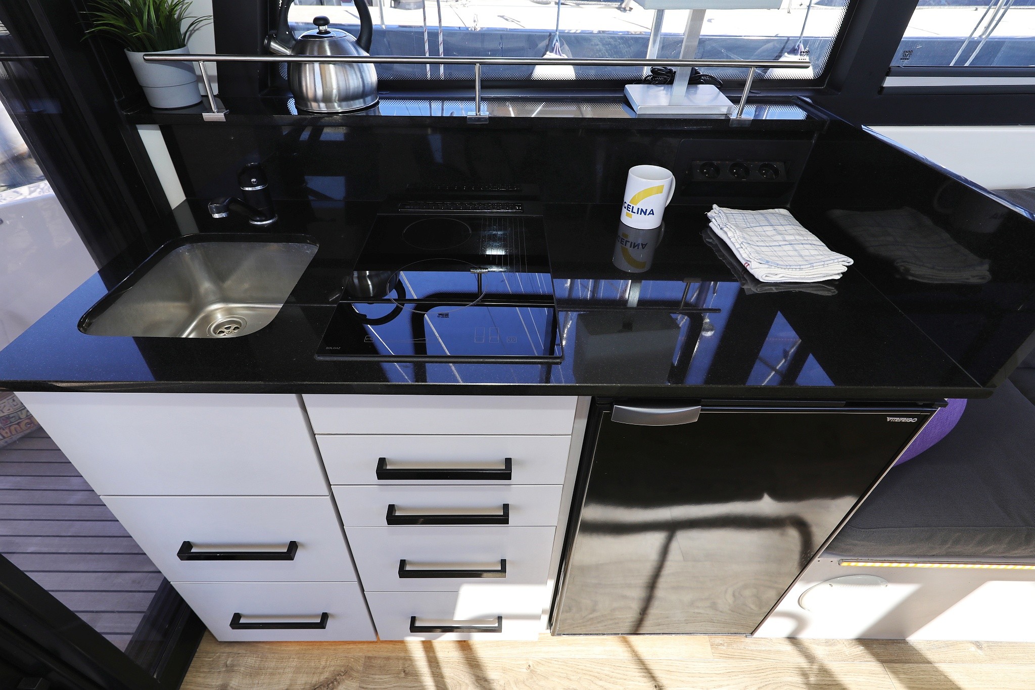 Futura 40 Grand Horizon, Nanda | Yacht Charter Croatia