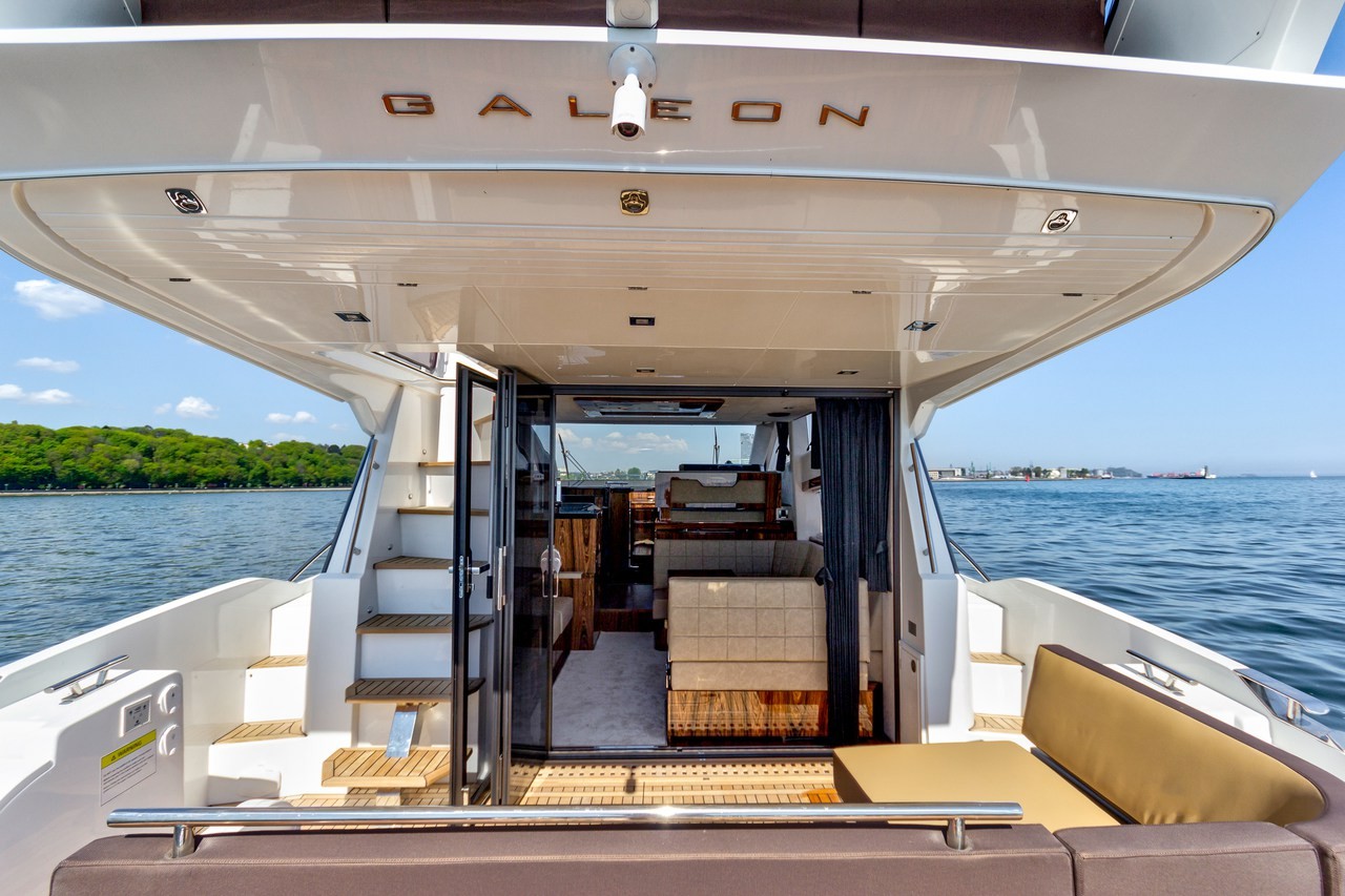 Galeon 420, Amber Blue | Yacht Charter Croatia