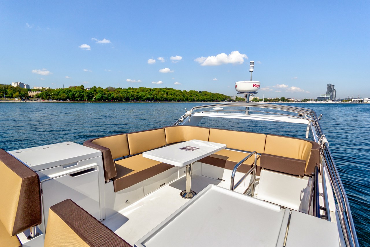 Galeon 420, Amber Blue | Yacht Charter Croatia