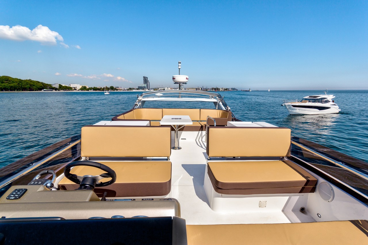 Galeon 420, Amber Blue | Yacht Charter Croatia