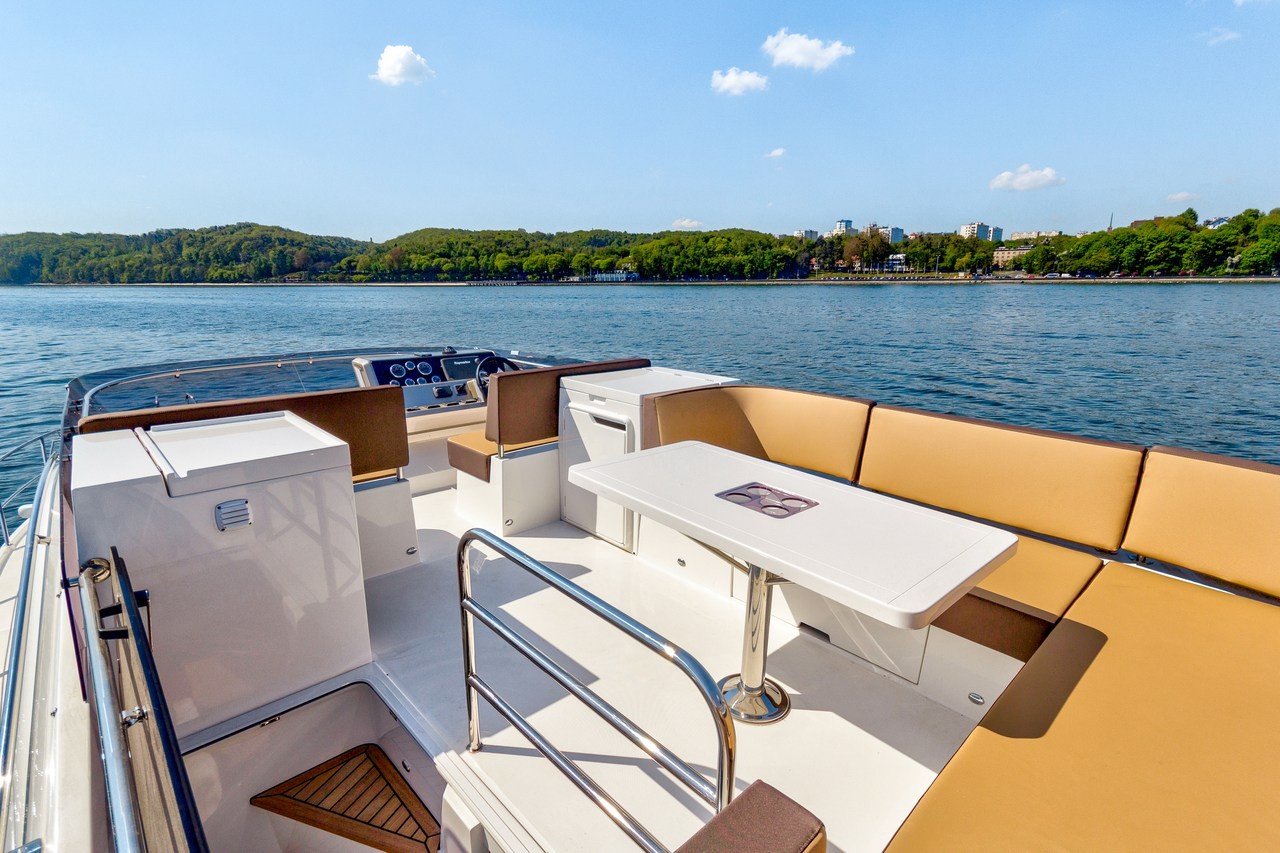Galeon 420, Amber Blue | Yacht Charter Croatia