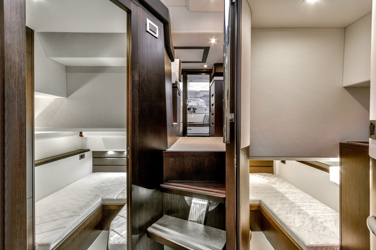 Galeon 420, Amber Blue | Yacht Charter Croatia