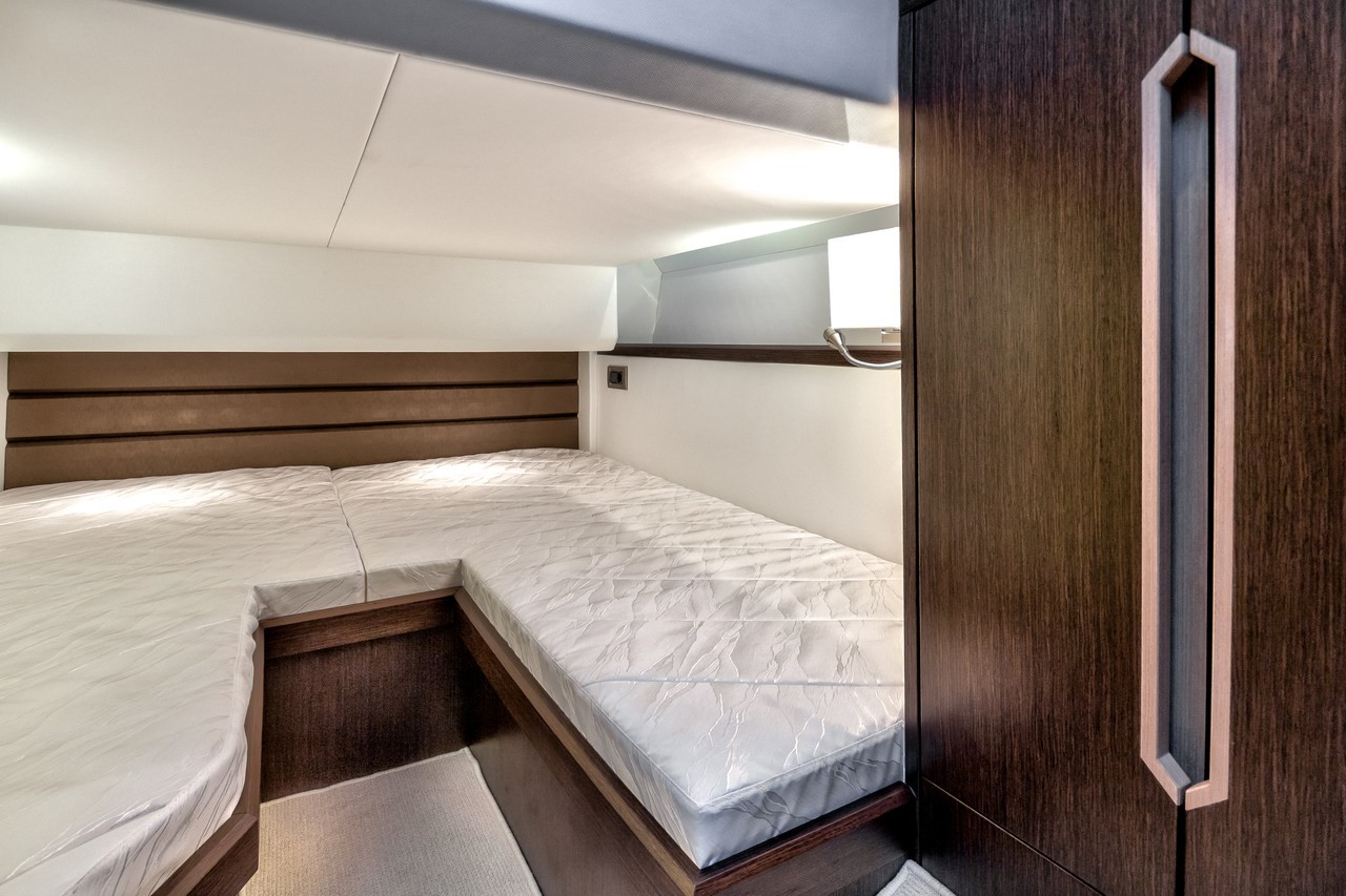 Galeon 420, Amber Blue | Yacht Charter Croatia