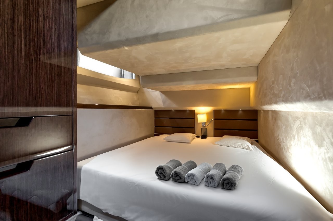 Galeon 420, Amber Blue | Yacht Charter Croatia