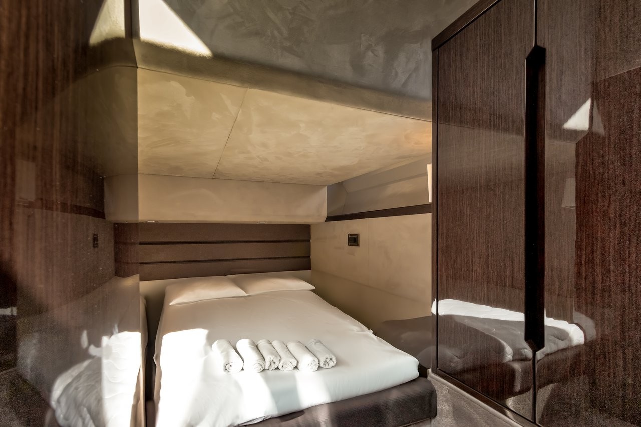 Galeon 420, Amber Blue | Yacht Charter Croatia