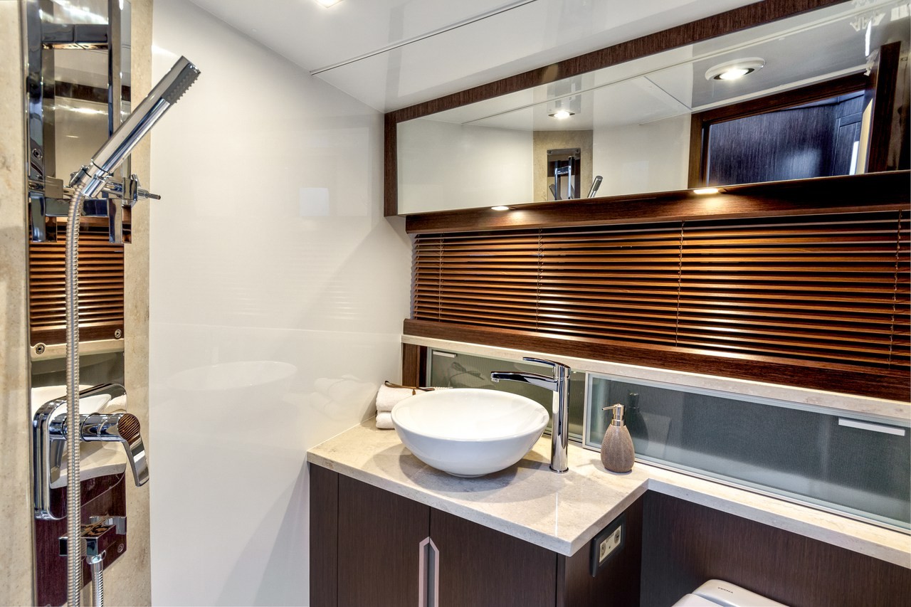 Galeon 420, Amber Blue | Yacht Charter Croatia