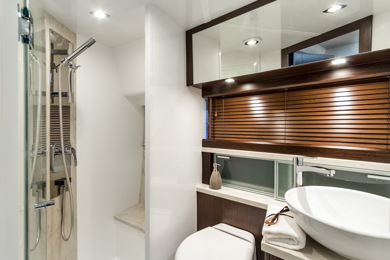 Galeon 420, Amber Blue | Yacht Charter Croatia