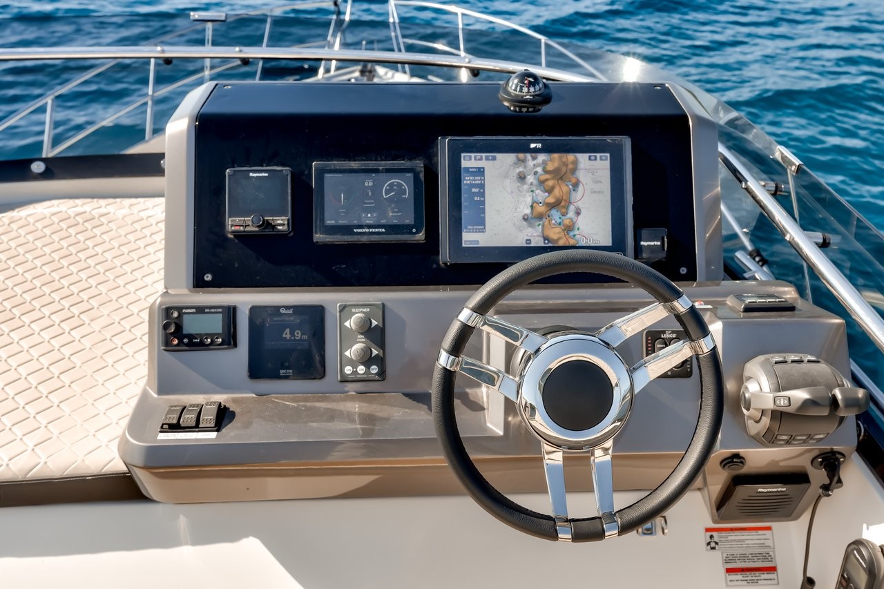 Galeon 420, Amber Blue | Yacht Charter Croatia