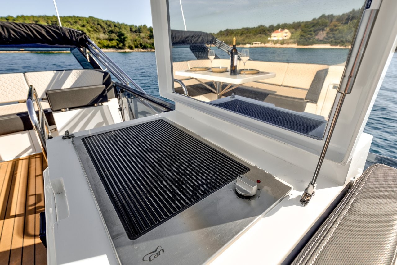 Galeon 420, Amber Blue | Yacht Charter Croatia