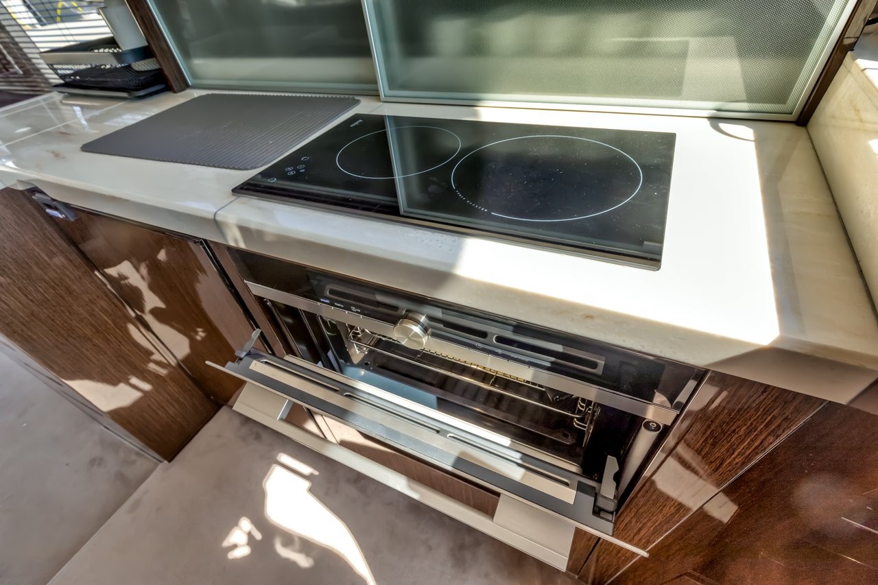 Galeon 420, Amber Blue | Yacht Charter Croatia
