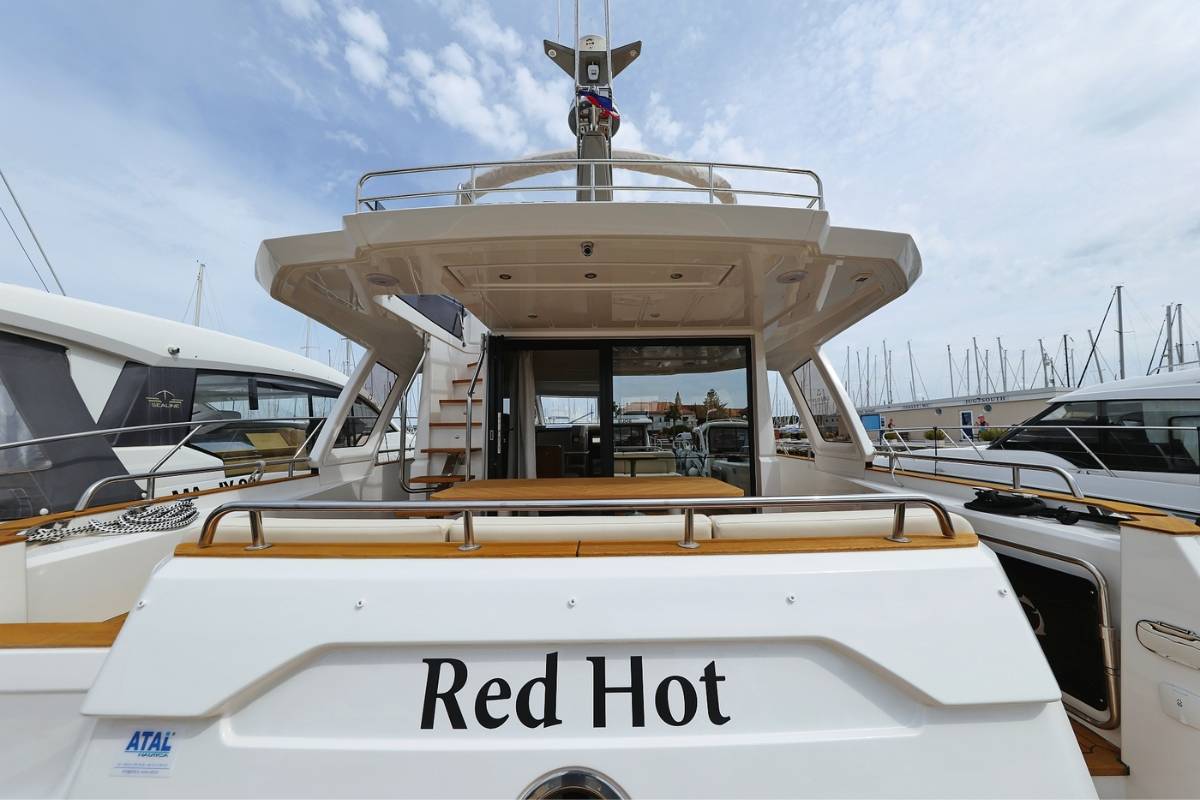 Greenline 48, Red Hot | Yacht Charter Croatia