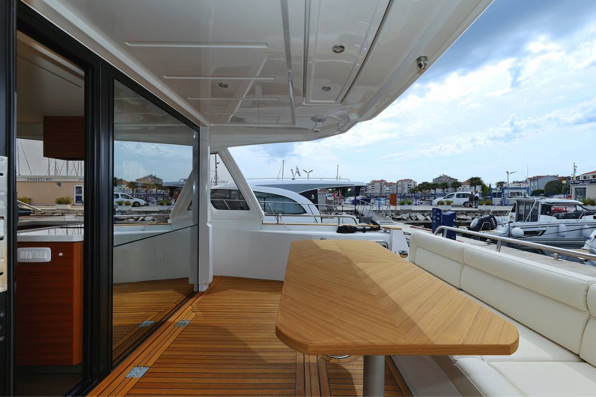 Greenline 48, Red Hot | Yacht Charter Croatia