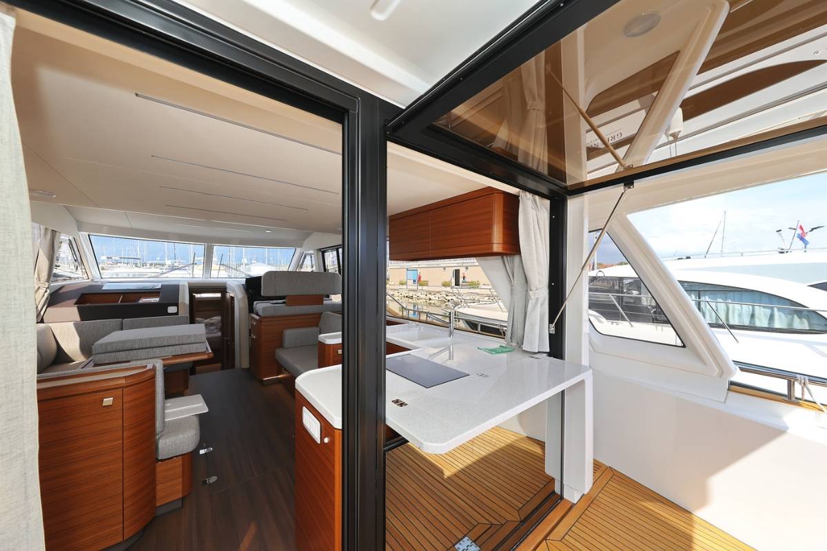 Greenline 48, Red Hot | Yacht Charter Croatia