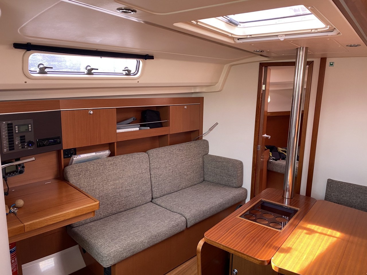 Hanse 385, Kon-Tiki | Yacht Charter Croatia