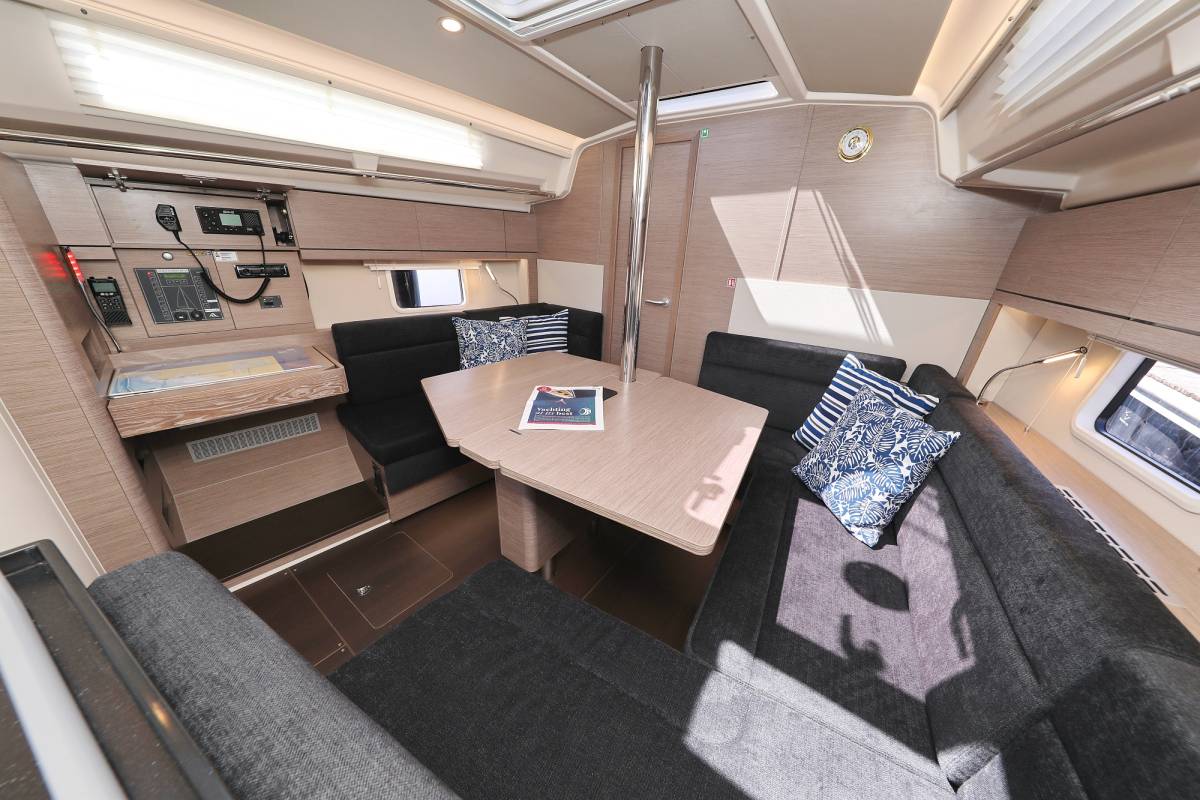 Hanse 388, Smiley | Yachtcharter Kroatien