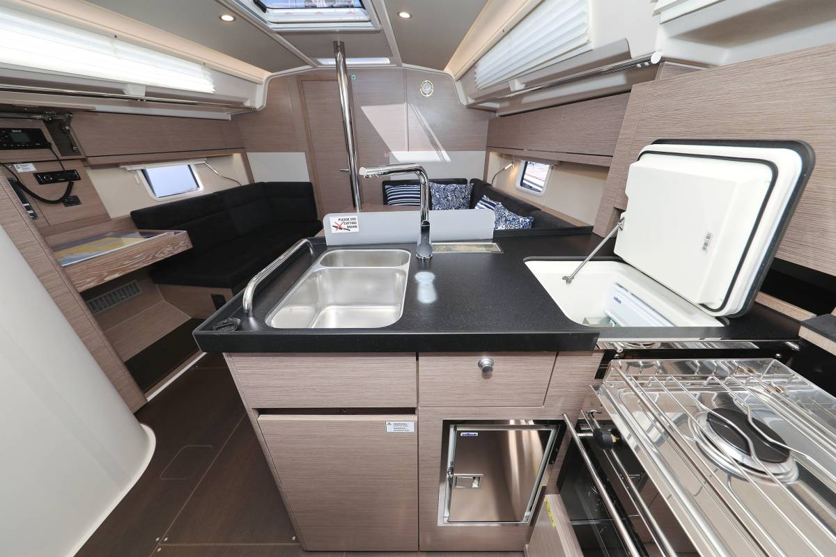 Hanse 388, Smiley | Yachtcharter Kroatien