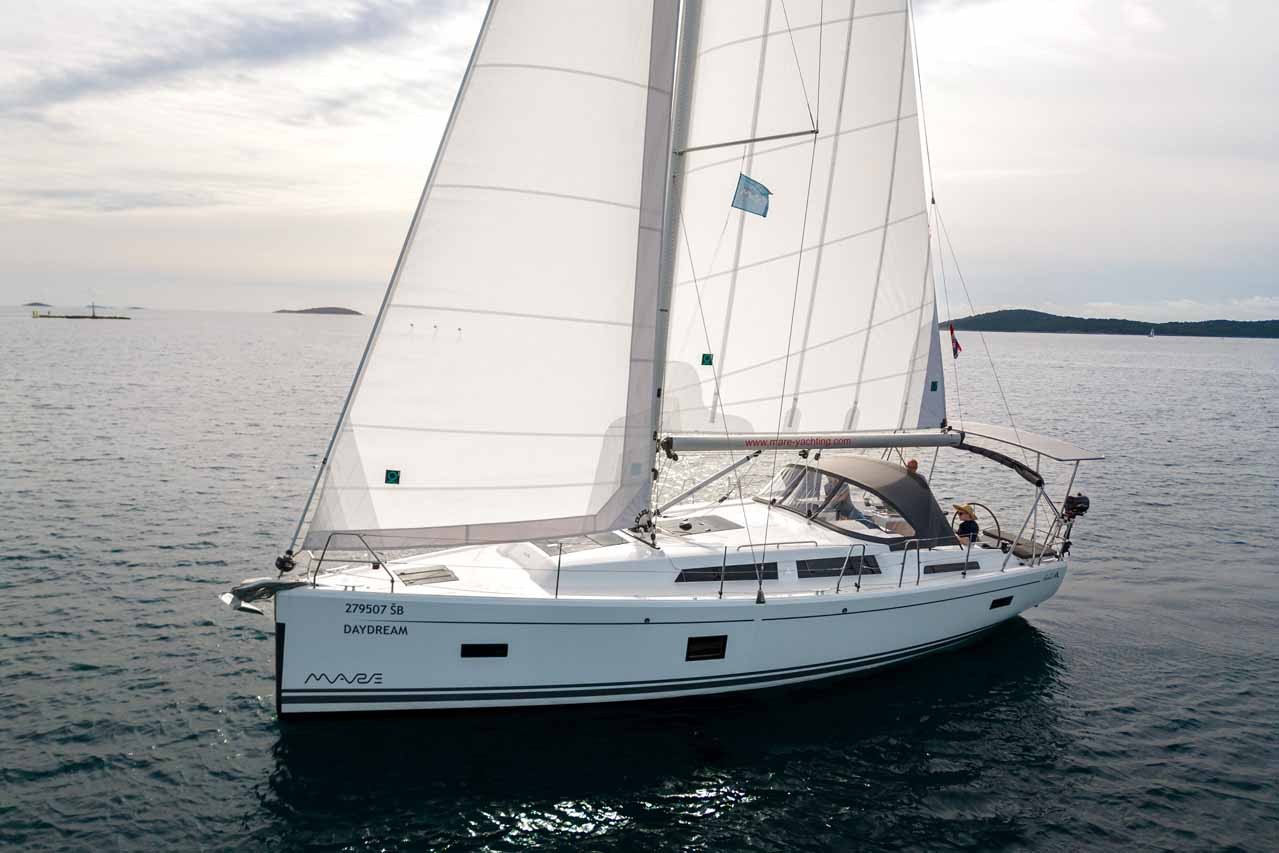 Hanse 388, Daydream | Noleggio di Yacht Croazia