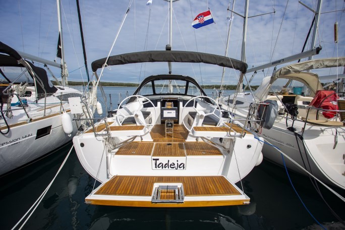 Hanse 388, Tadeja | Yacht Charter Croatia
