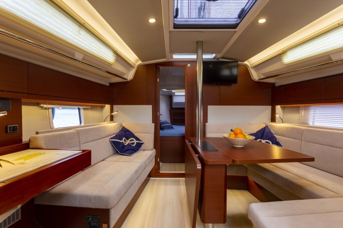 Hanse 388, Tadeja | Yacht Charter Croatia