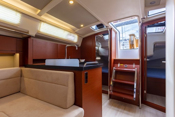Hanse 388, Tadeja | Yacht Charter Croatia