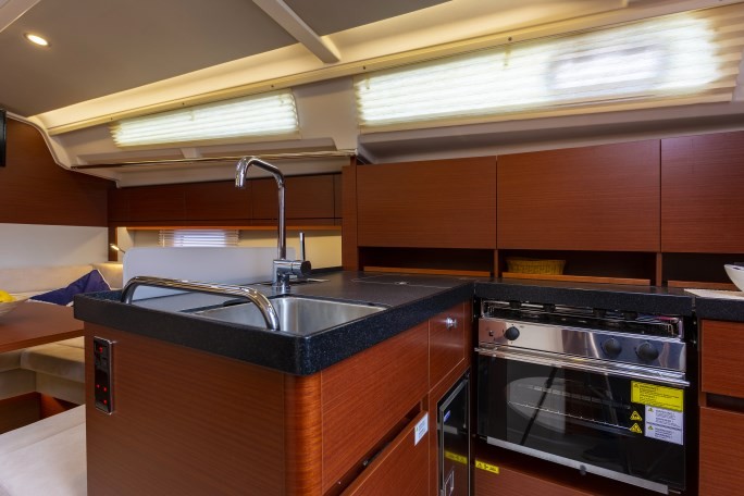 Hanse 388, Tadeja | Yacht Charter Croatia