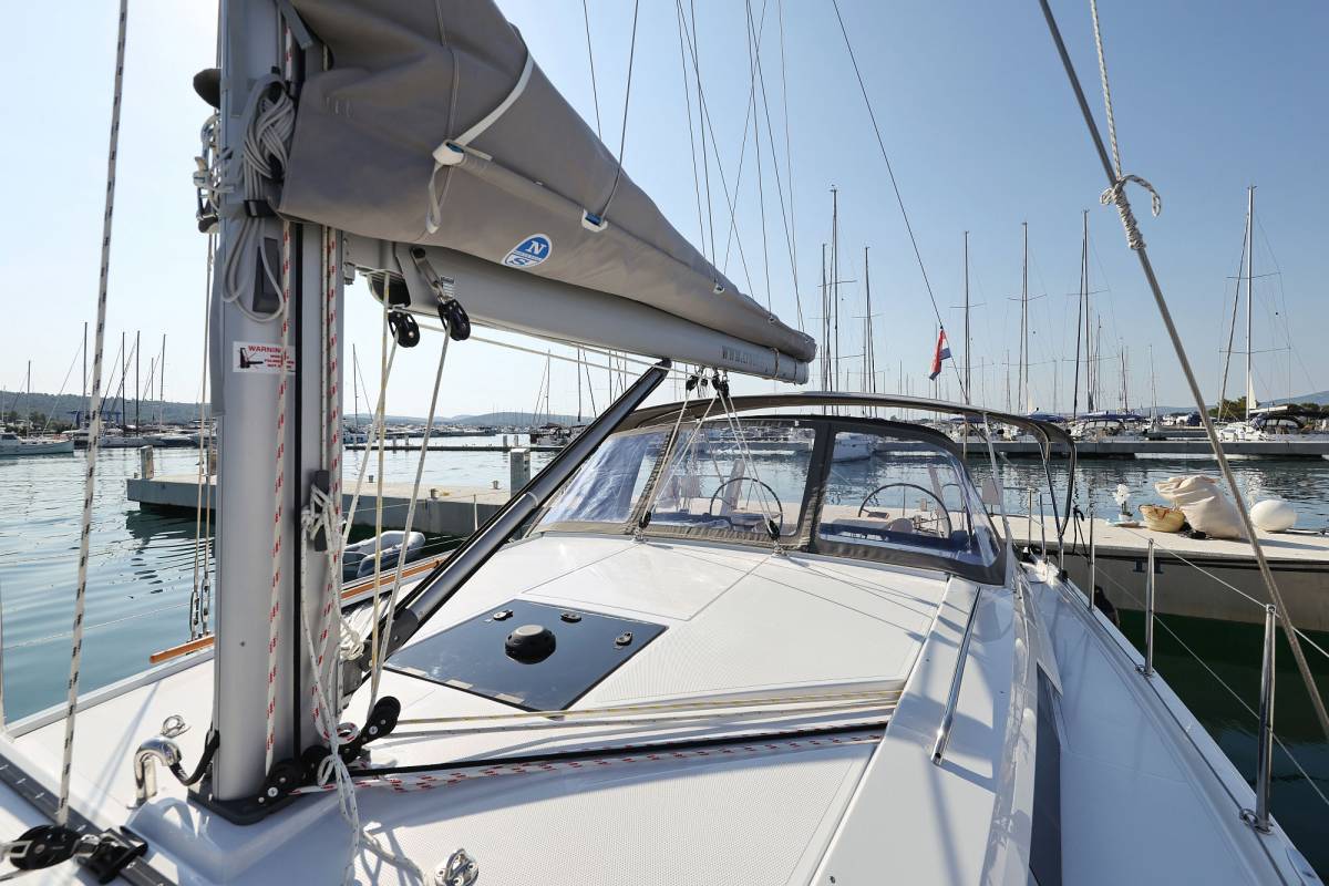 Hanse 410, Cleo | Noleggio di Yacht Croazia