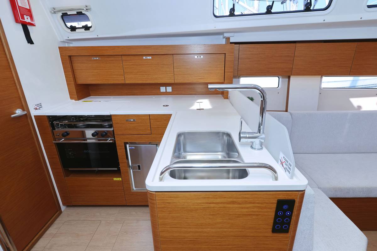 Hanse 410, Cleo | Noleggio di Yacht Croazia