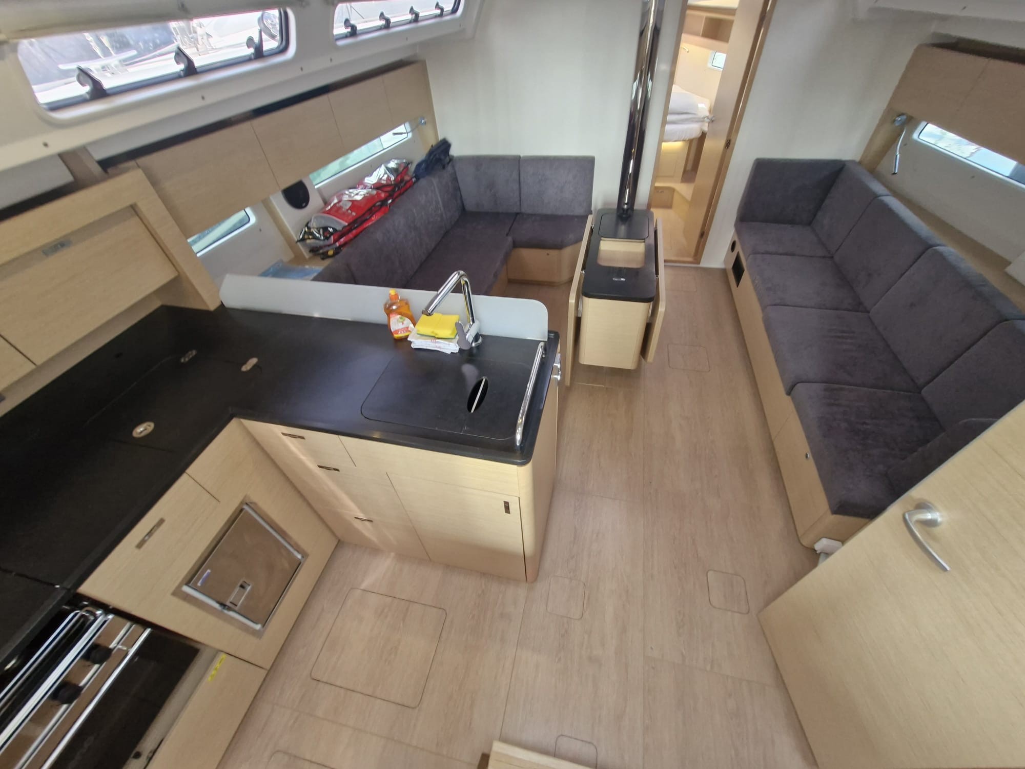 Hanse 410, Marius | Yacht Charter Croatia
