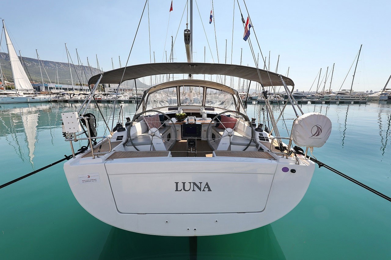 Hanse 415, Luna | Yacht Charter Croatia