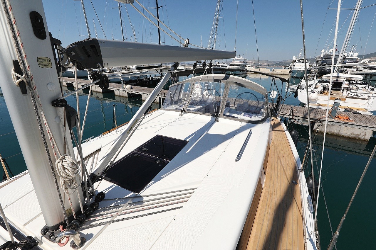 Hanse 415, Luna | Yacht Charter Croatia