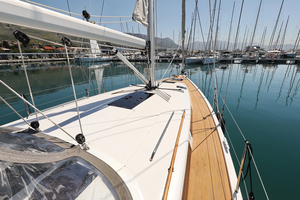 Hanse 415, Luna | Yacht Charter Croatia