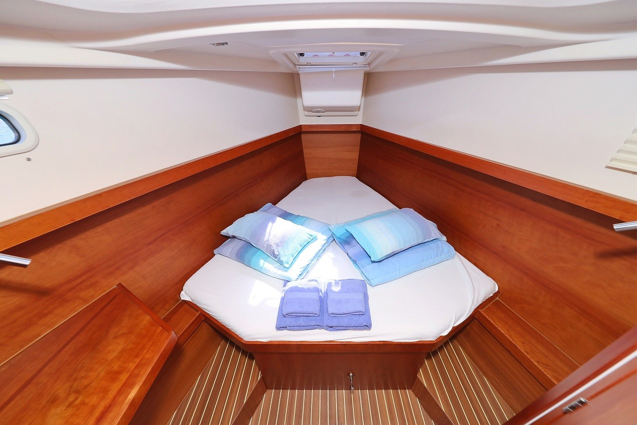 Hanse 415, Luna | Yacht Charter Croatia