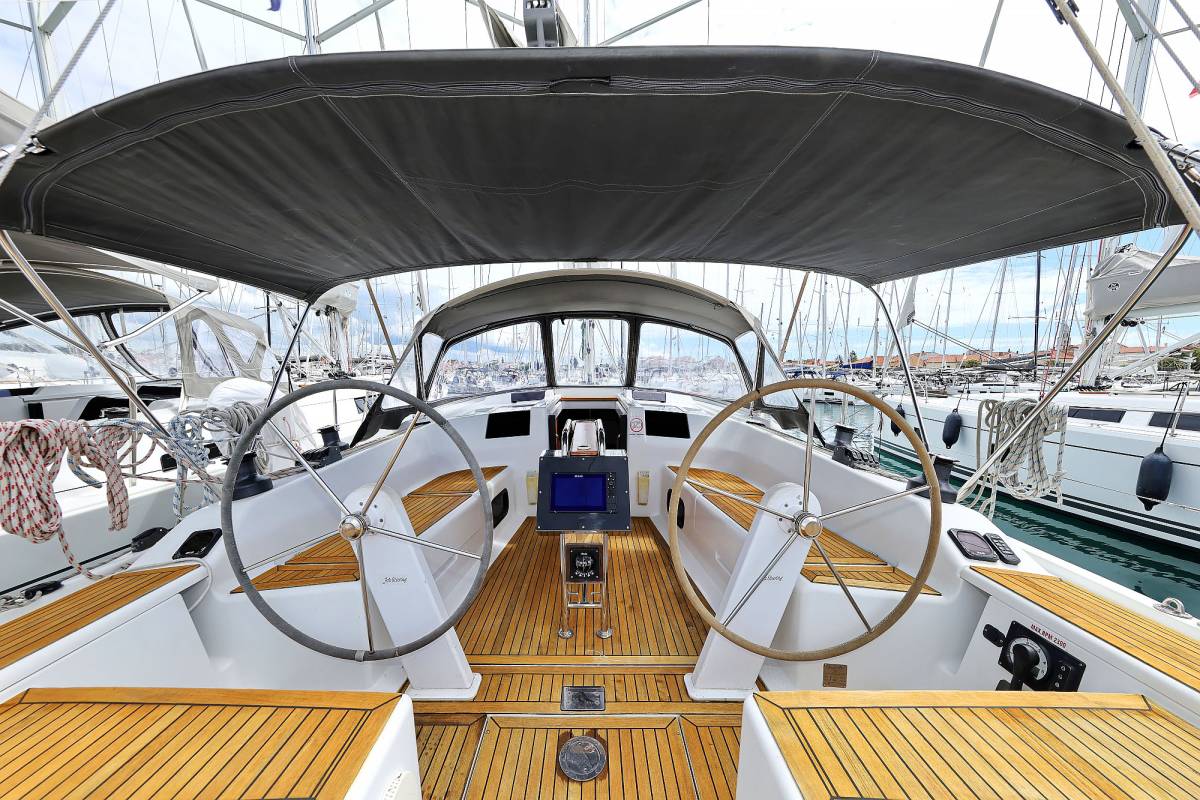 Hanse 415, Natali | Yacht Charter Croatia