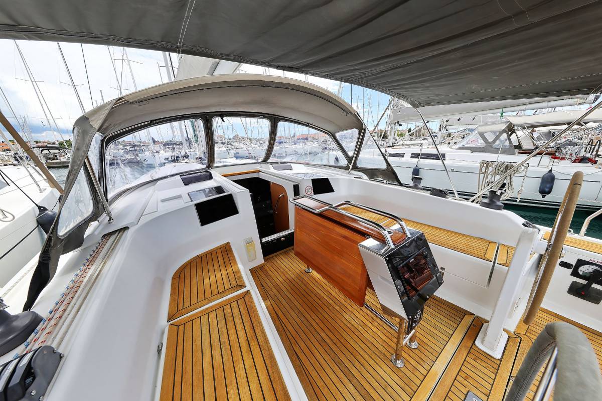 Hanse 415, Natali | Yacht Charter Croatia