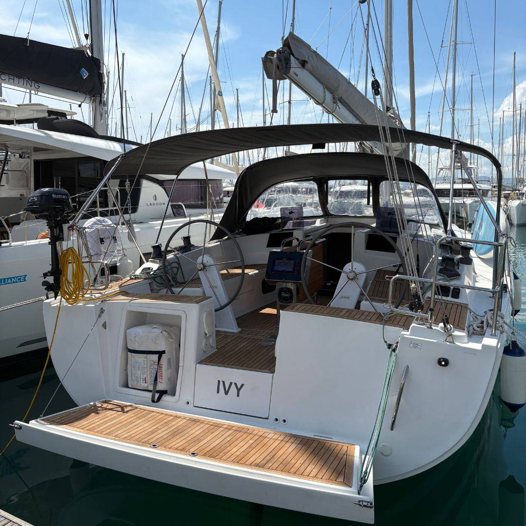 Hanse 415, Ivy | Yacht Charter Croatia
