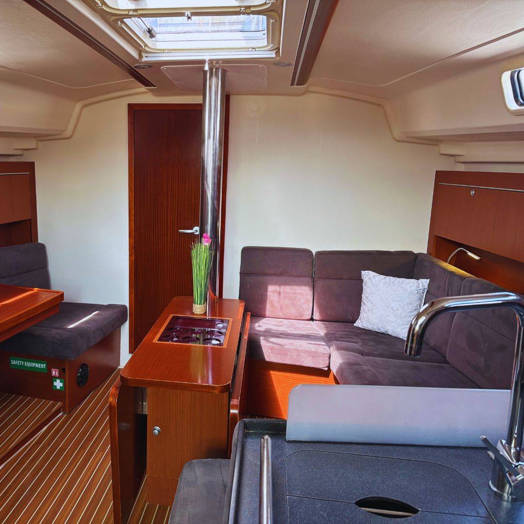 Hanse 415, Ivy | Yacht Charter Croatia