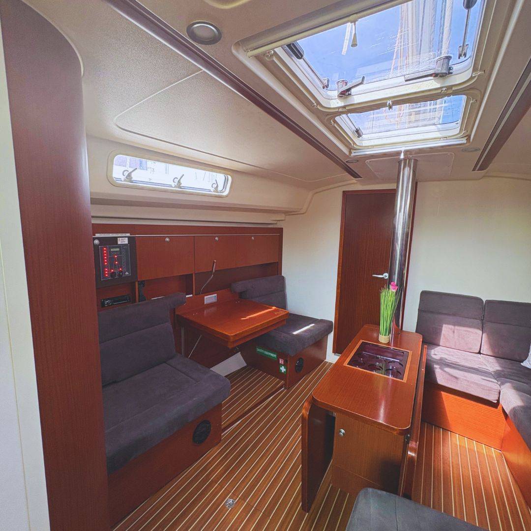 Hanse 415, Ivy | Yacht Charter Croatia
