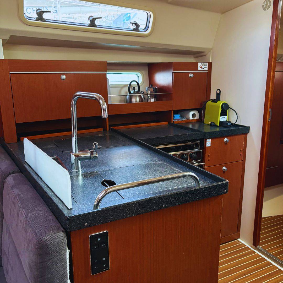 Hanse 415, Ivy | Yacht Charter Croatia