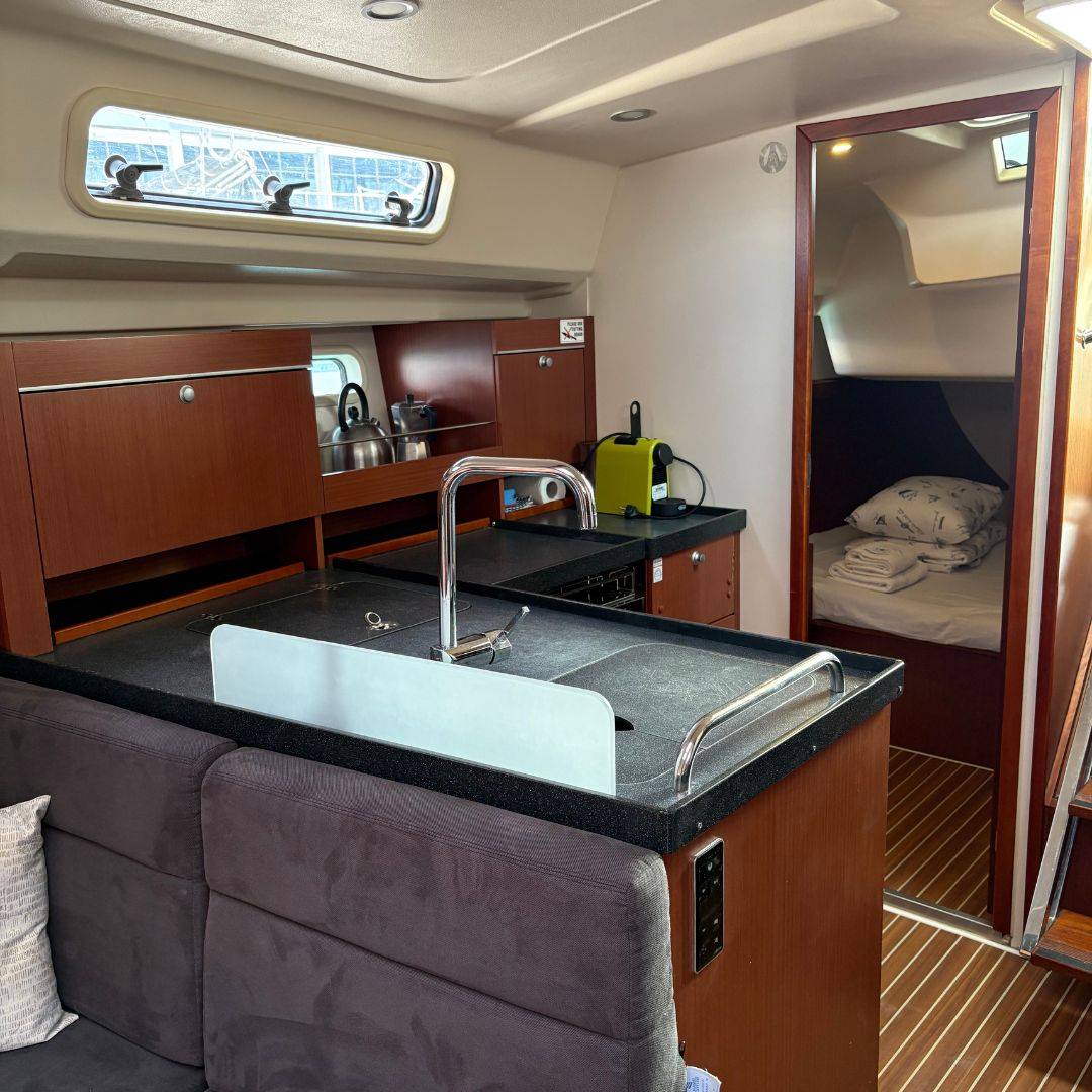 Hanse 415, Ivy | Yacht Charter Croatia
