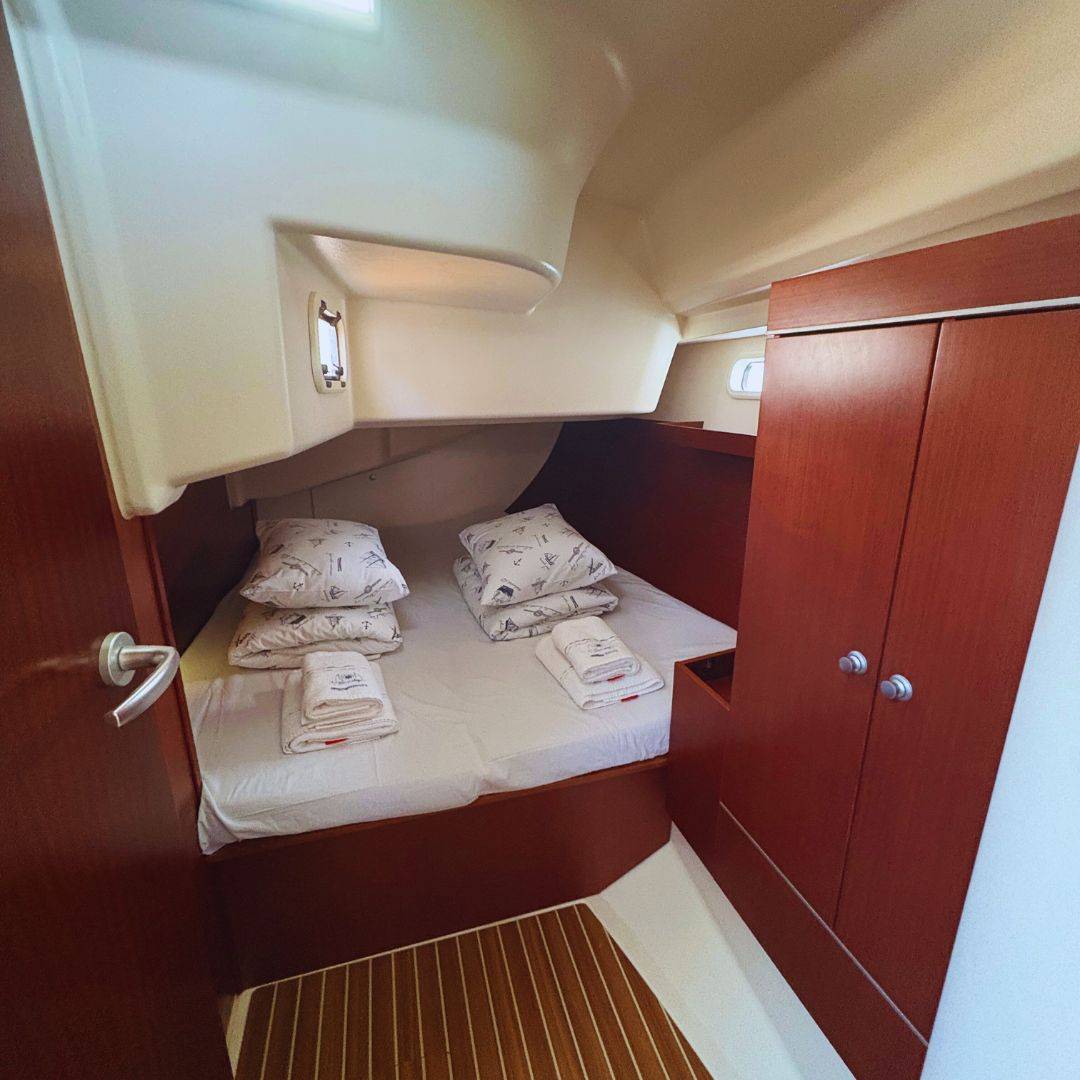 Hanse 415, Ivy | Yacht Charter Croatia