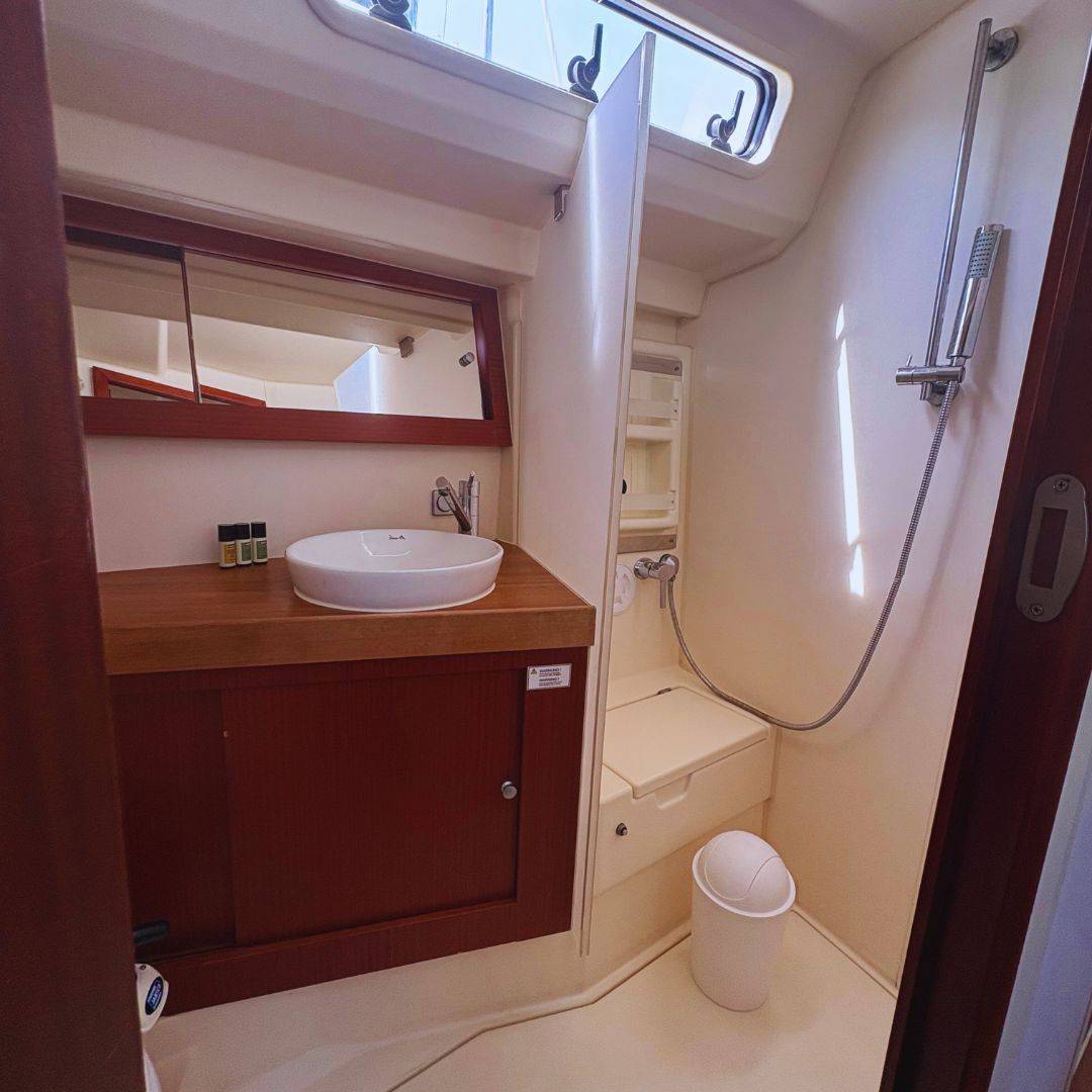 Hanse 415, Ivy | Yacht Charter Croatia