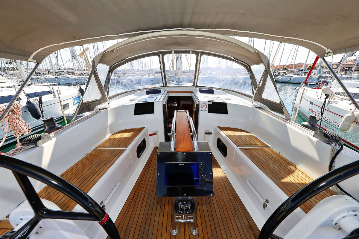 Hanse 415, Pretty Woman | Yacht Charter Croatia